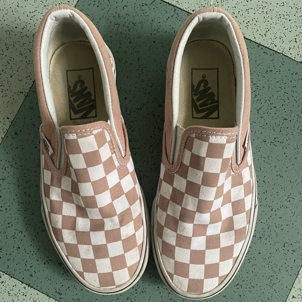 Checkered slip on vans, etherea/white